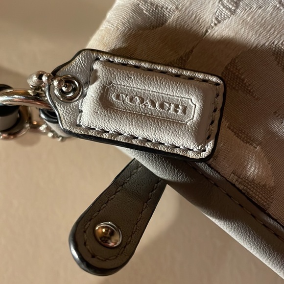 Coach wristlet - Picture 5 of 6